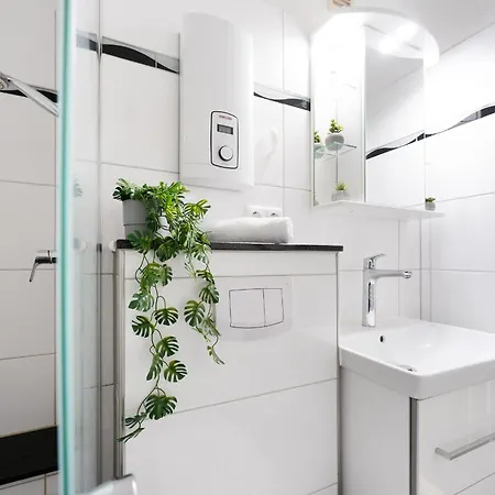 아파트 Center Happy Place 그로미츠