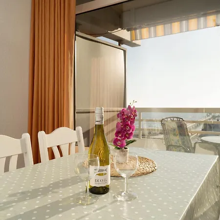 Apartment Center Ii 30 *